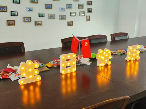 Ultime notizie aziendali su Activity-Candid festeggia il compleanno con i dipendenti
